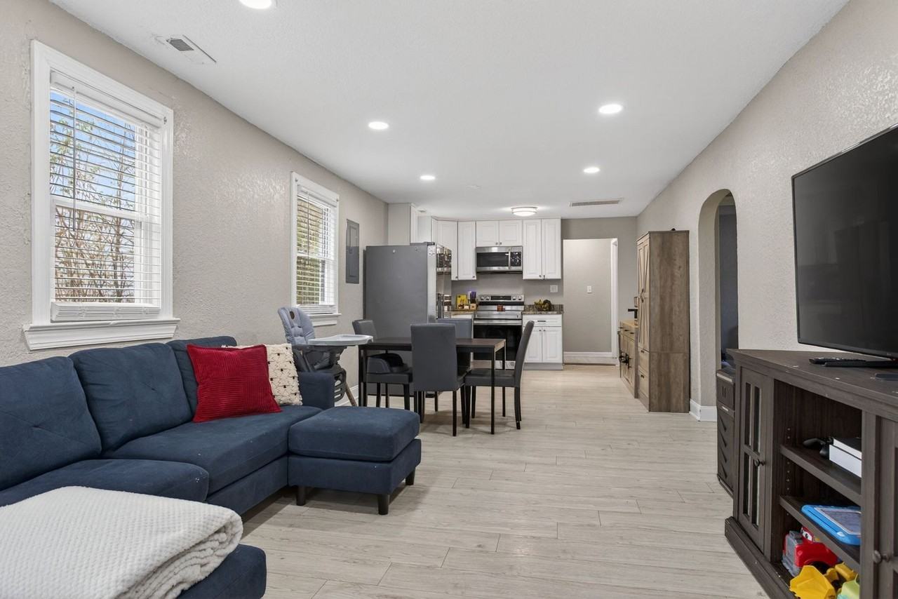 2210 Pearl St - Photo 6 of 25