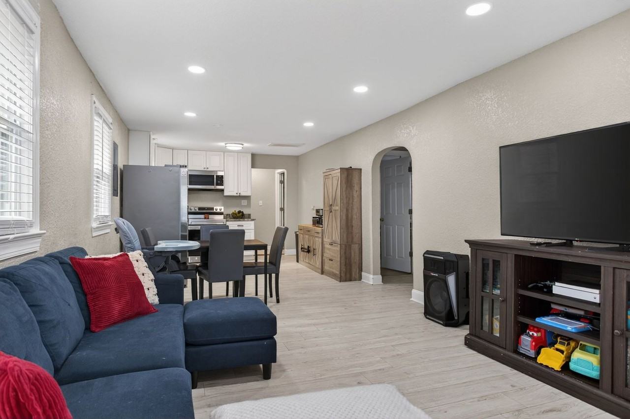 2210 Pearl St - Photo 7 of 25