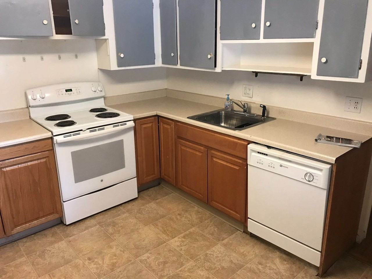 3895 Moorhead Ave - Photo 5 of 28