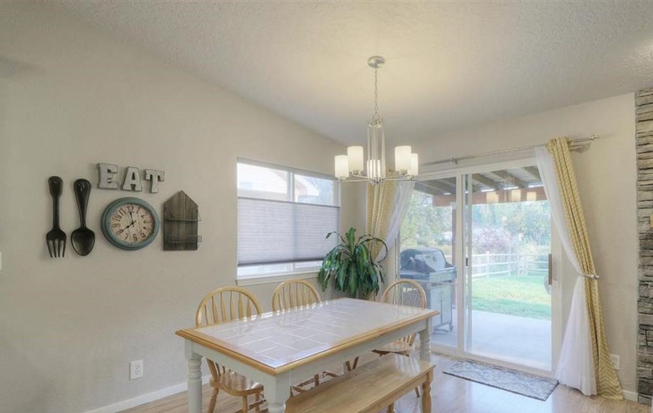 922 E Cembra St - Photo 3 of 9