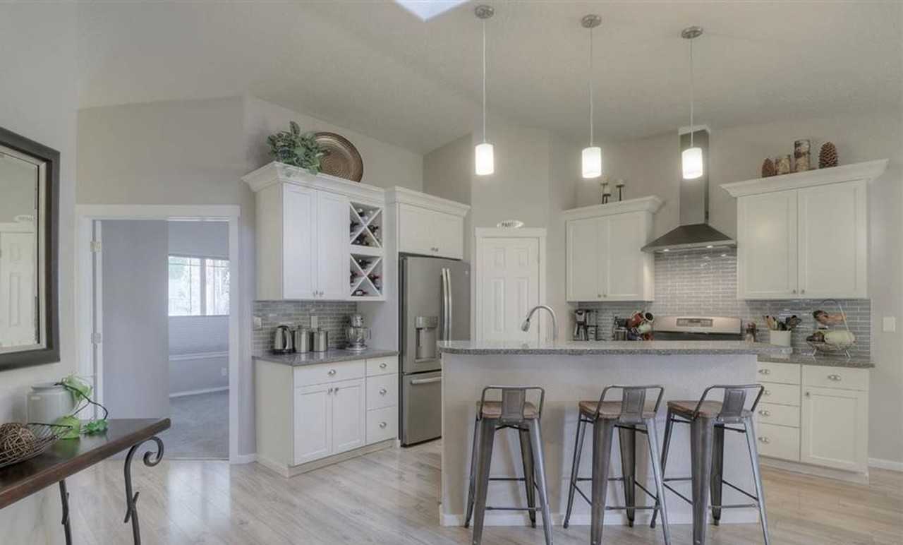 922 E Cembra St - Photo 4 of 9