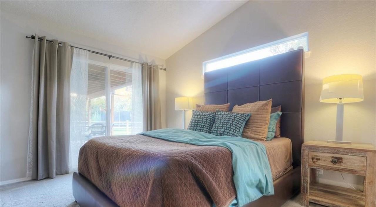 922 E Cembra St - Photo 5 of 9