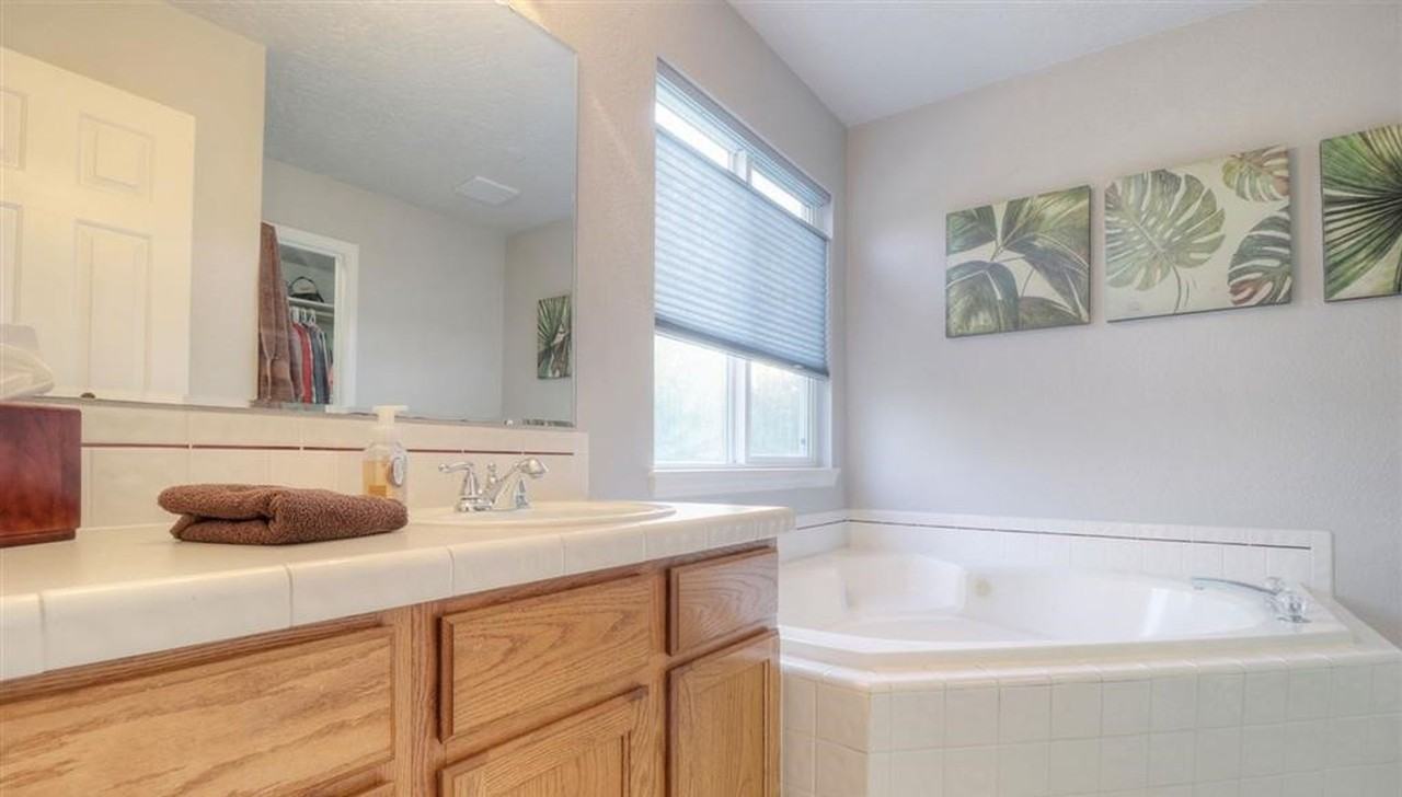 922 E Cembra St - Photo 6 of 9