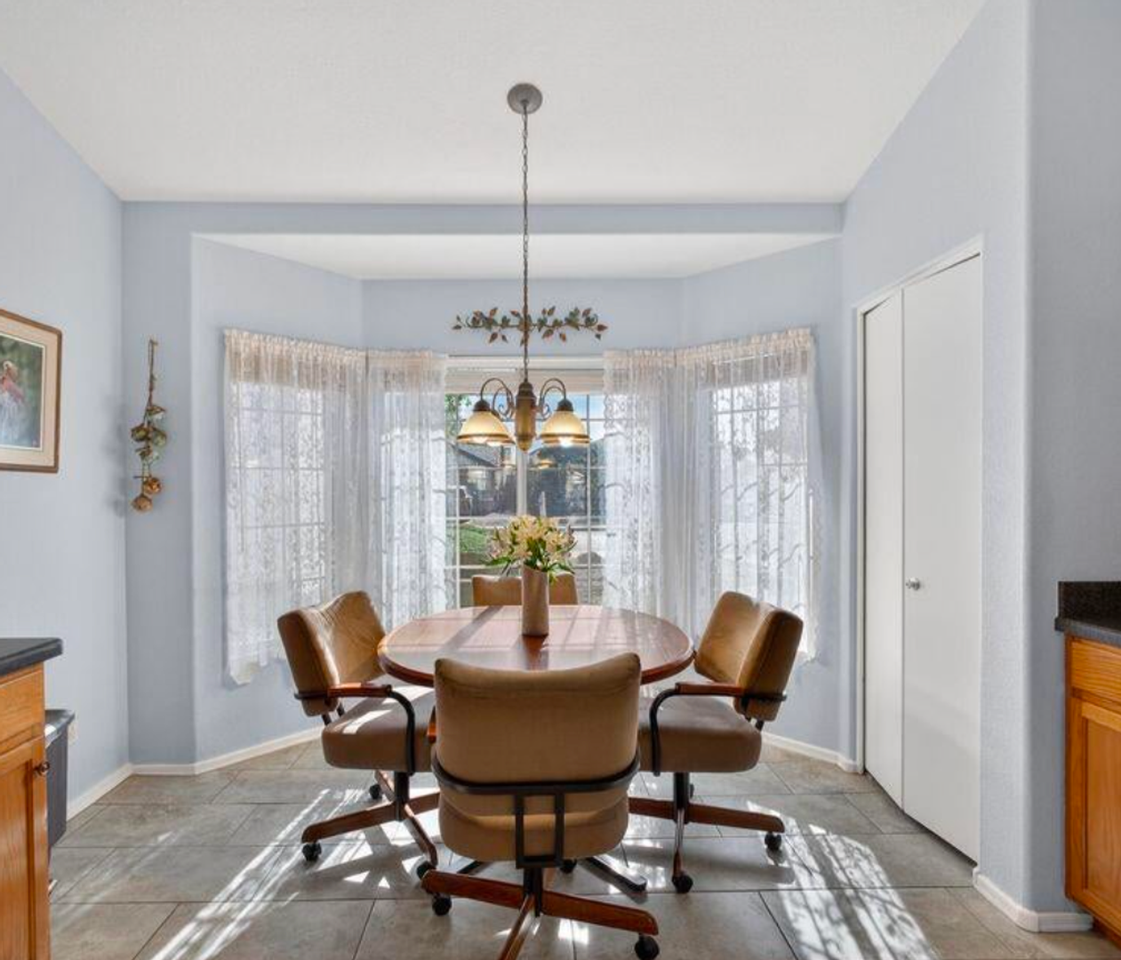 552 E Jasper Dr - Photo 5 of 24