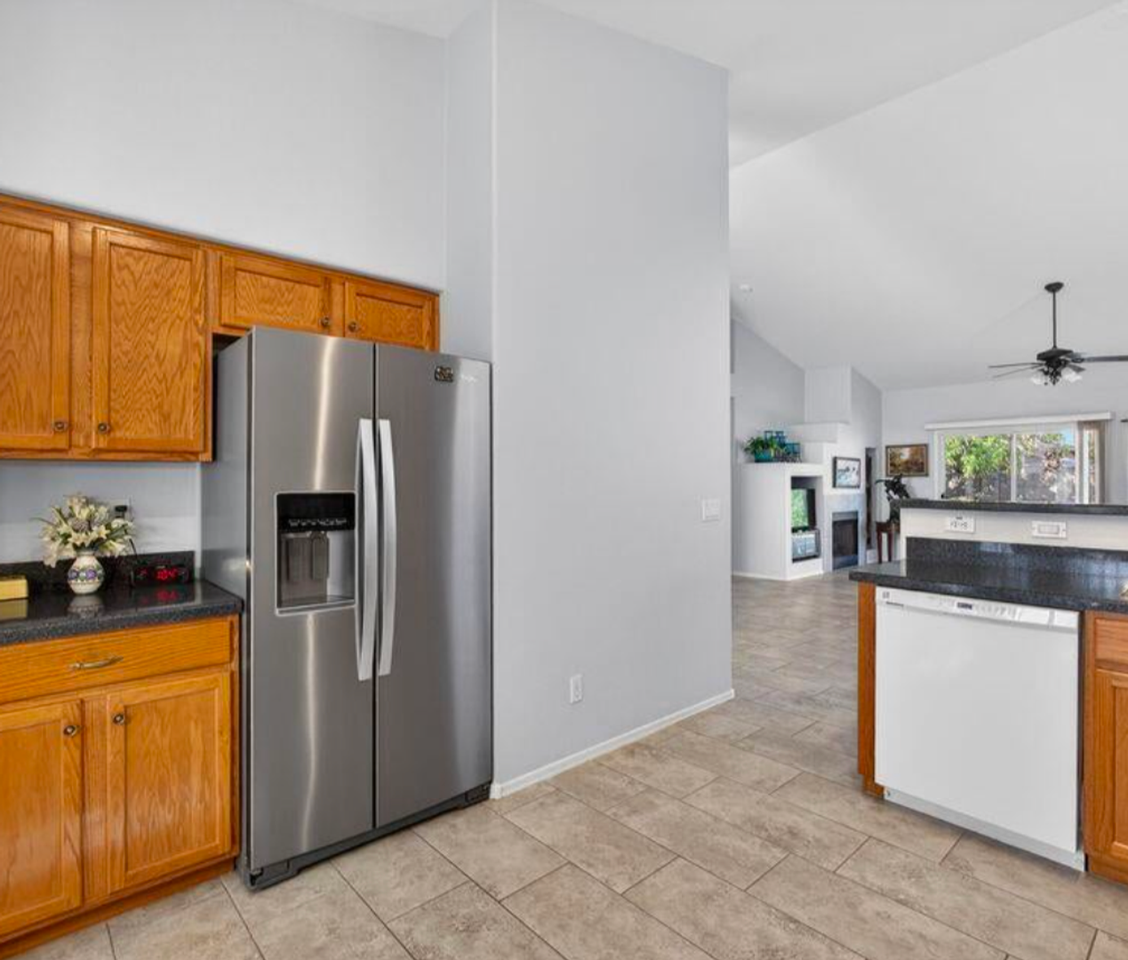 552 E Jasper Dr - Photo 6 of 24