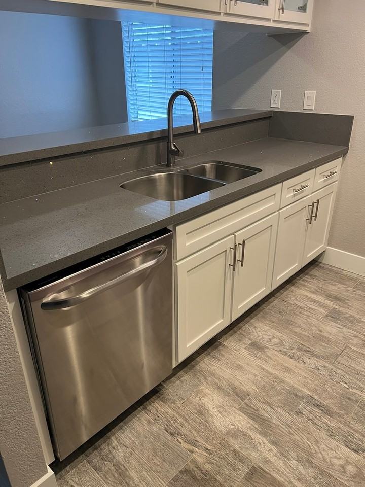 642 W. Maple Ave. Apts. - Photo 3 of 27