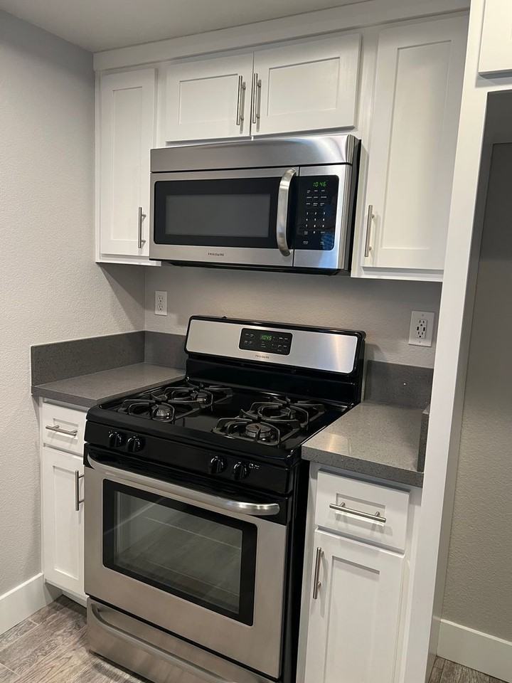 642 W. Maple Ave. Apts. - Photo 4 of 27