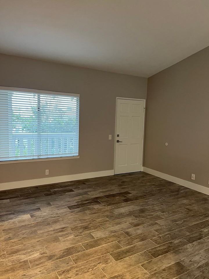 642 W. Maple Ave. Apts. - Photo 6 of 27