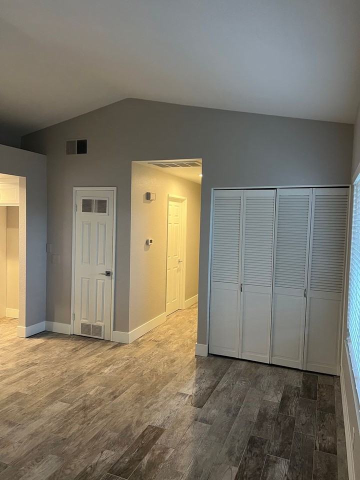 642 W. Maple Ave. Apts. - Photo 7 of 27