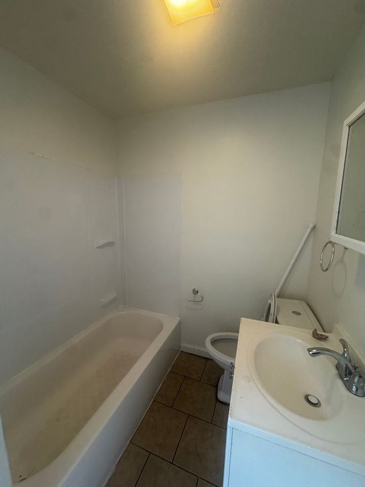 848 Elliger St - Photo 6 of 10