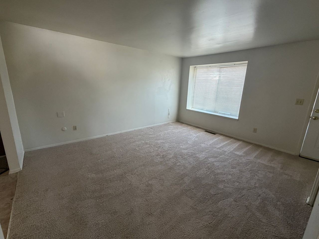 7810 Crestline Ct - Photo 2 of 11