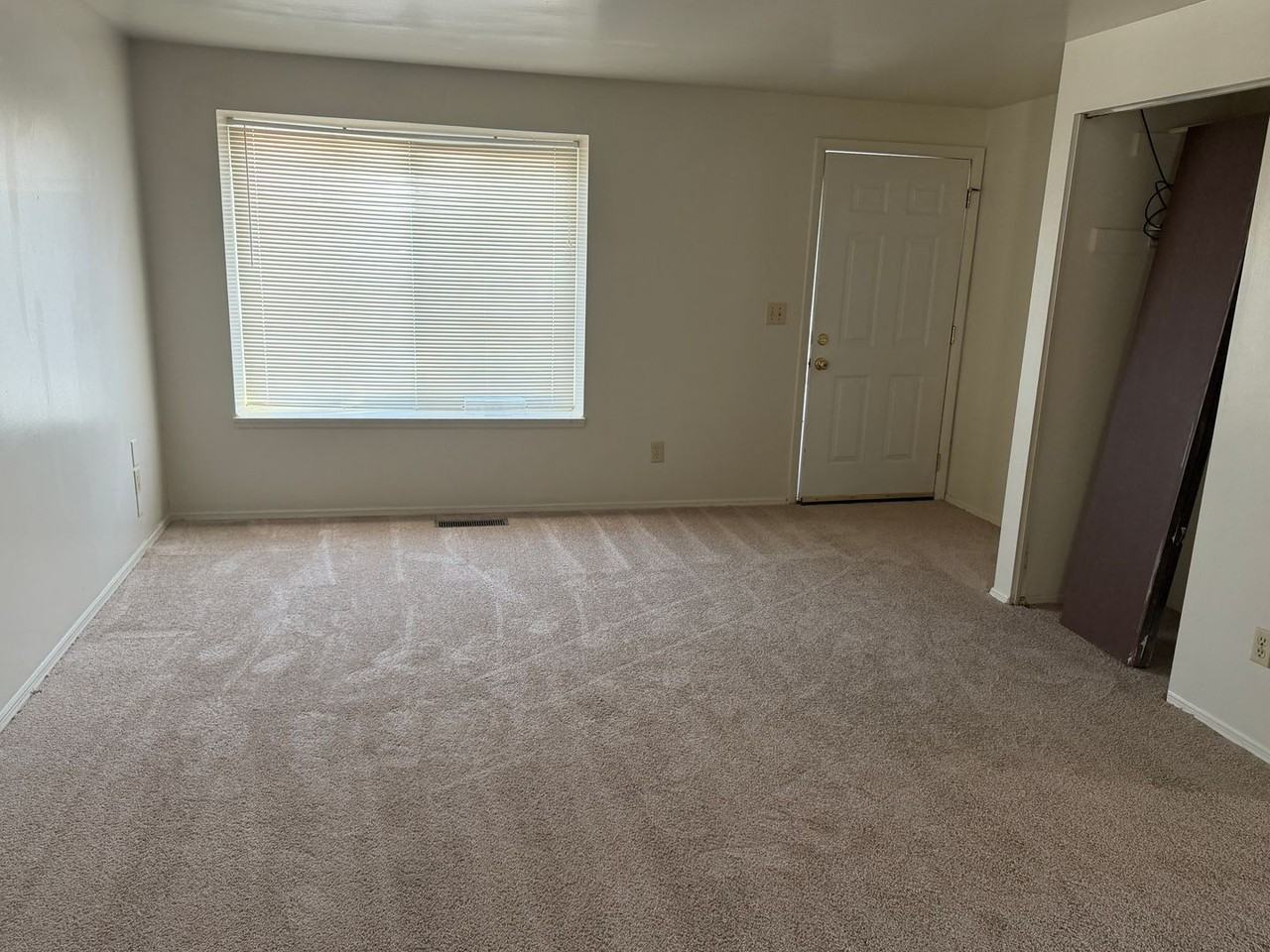 7810 Crestline Ct - Photo 3 of 11