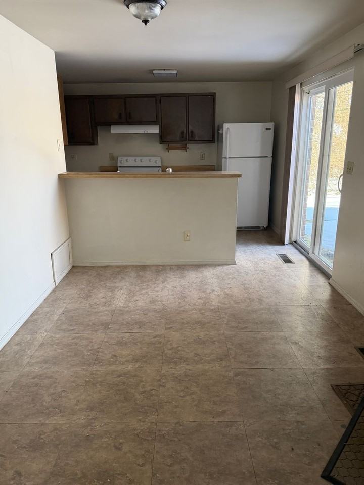 7810 Crestline Ct - Photo 4 of 11