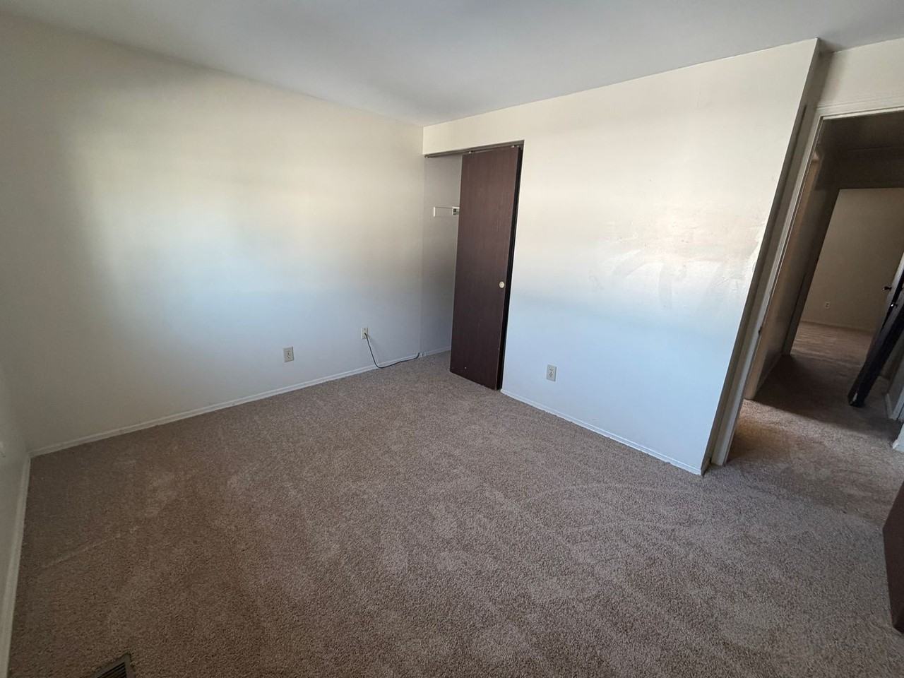 7810 Crestline Ct - Photo 6 of 11