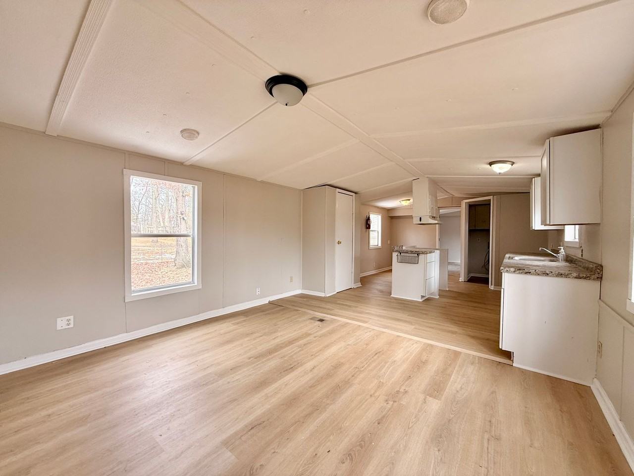 7150 Samuel Dr - Photo 4 of 21