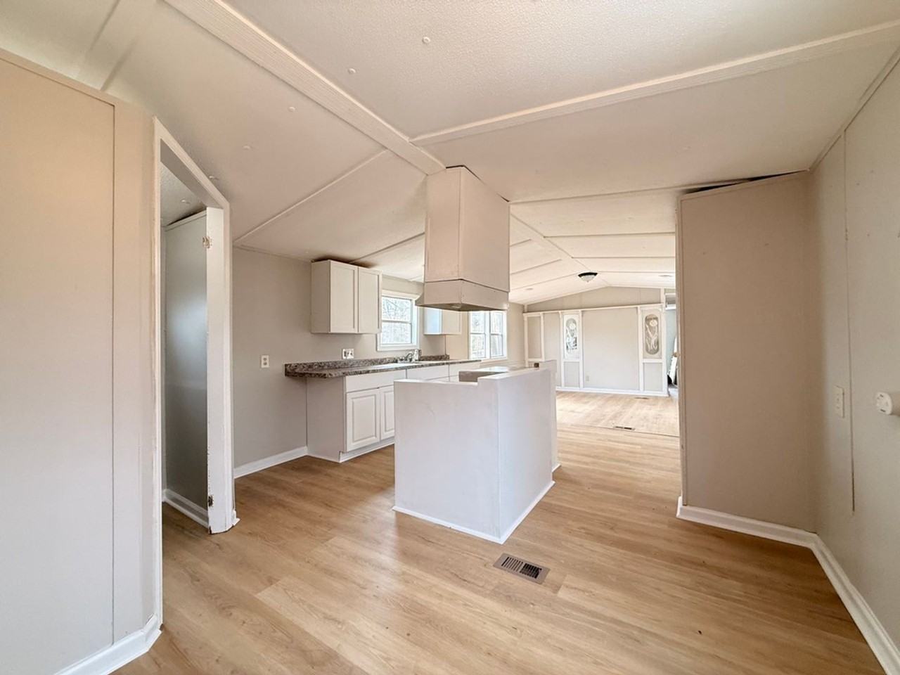 7150 Samuel Dr - Photo 6 of 21