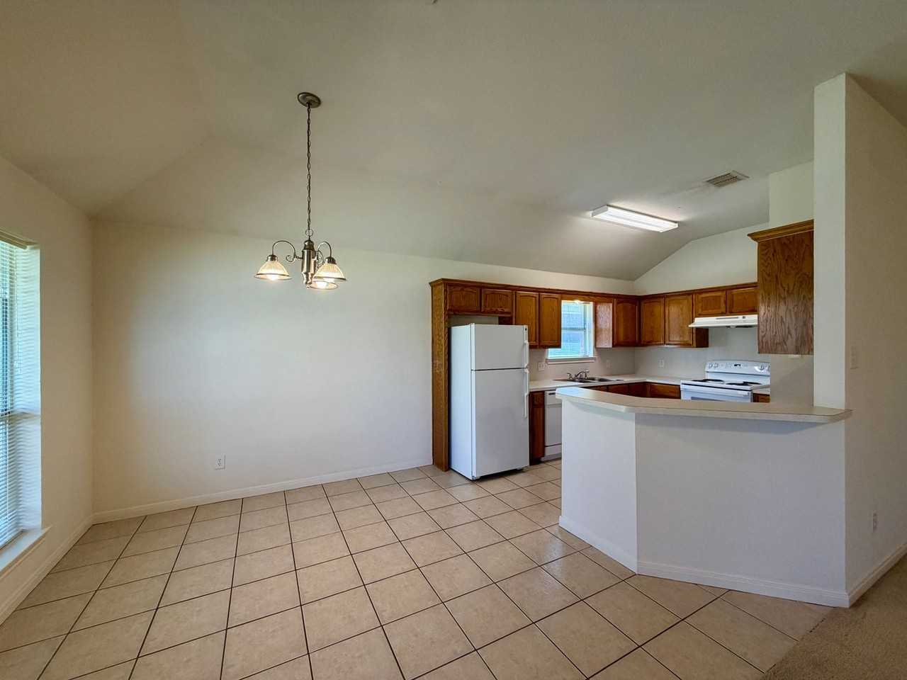 620 Park Ln - Photo 3 of 12