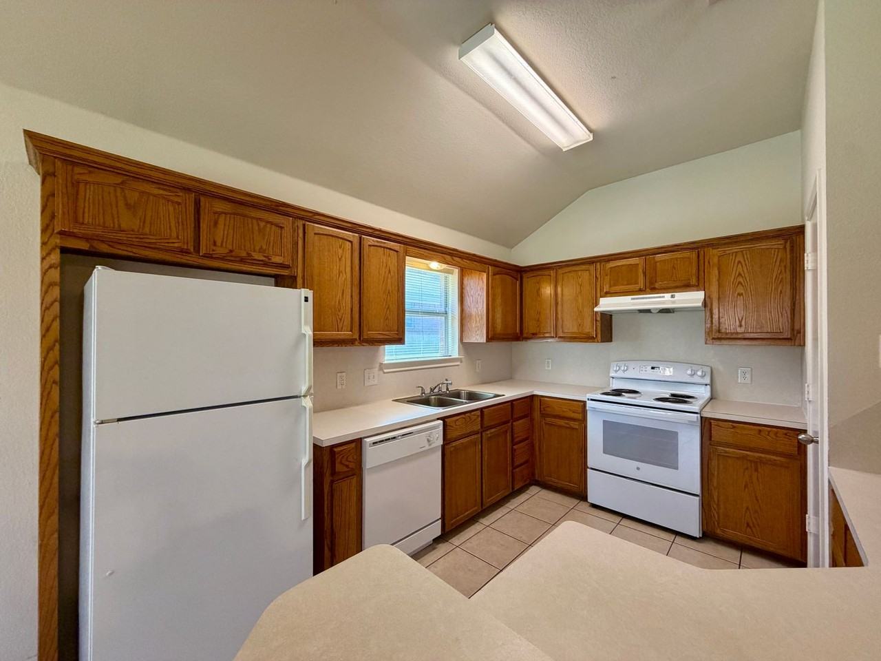 620 Park Ln - Photo 4 of 12