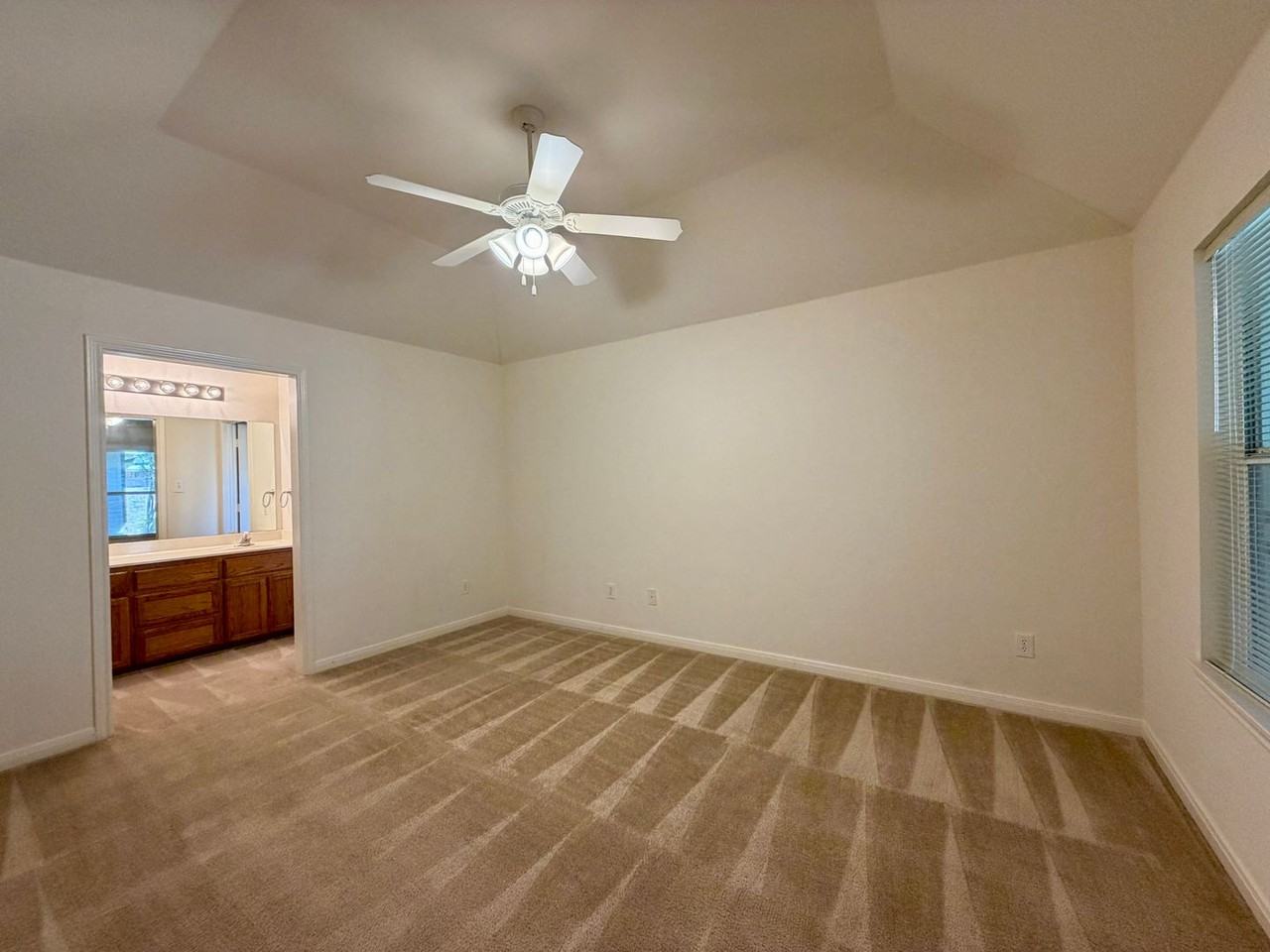 620 Park Ln - Photo 5 of 12