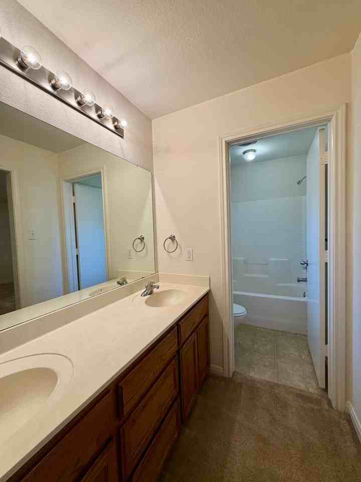 620 Park Ln - Photo 6 of 12