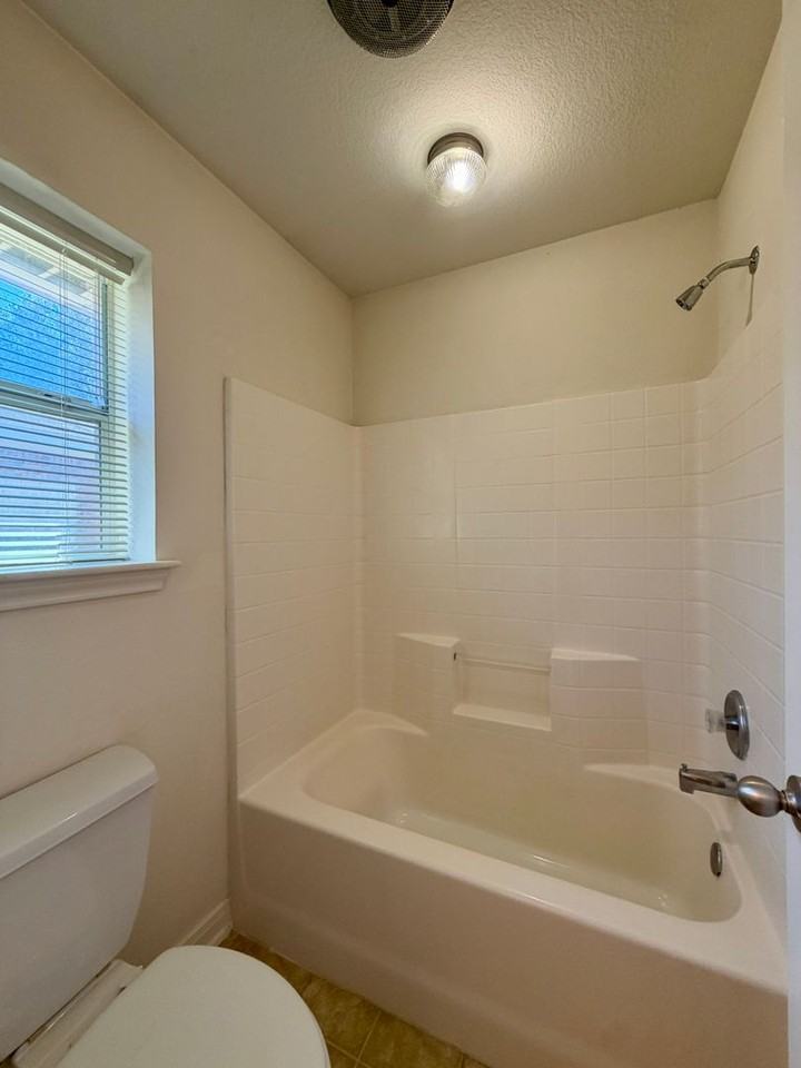 620 Park Ln - Photo 7 of 12