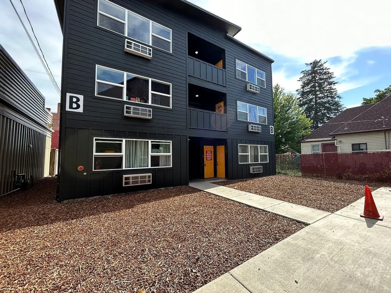 3018 East Everett Avenue - Photo 2 of 5