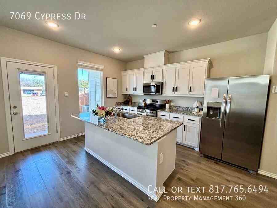 7069 Cypress Dr - Photo 4 of 10
