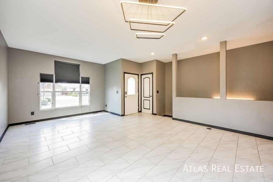 7045 Wood Lily Dr - Photo 3 of 20