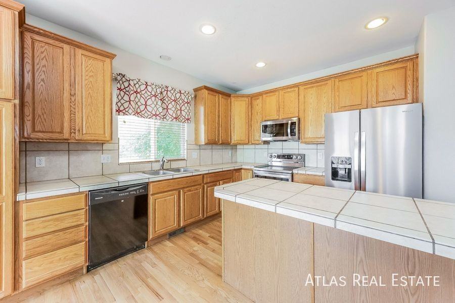 7045 Wood Lily Dr - Photo 4 of 20