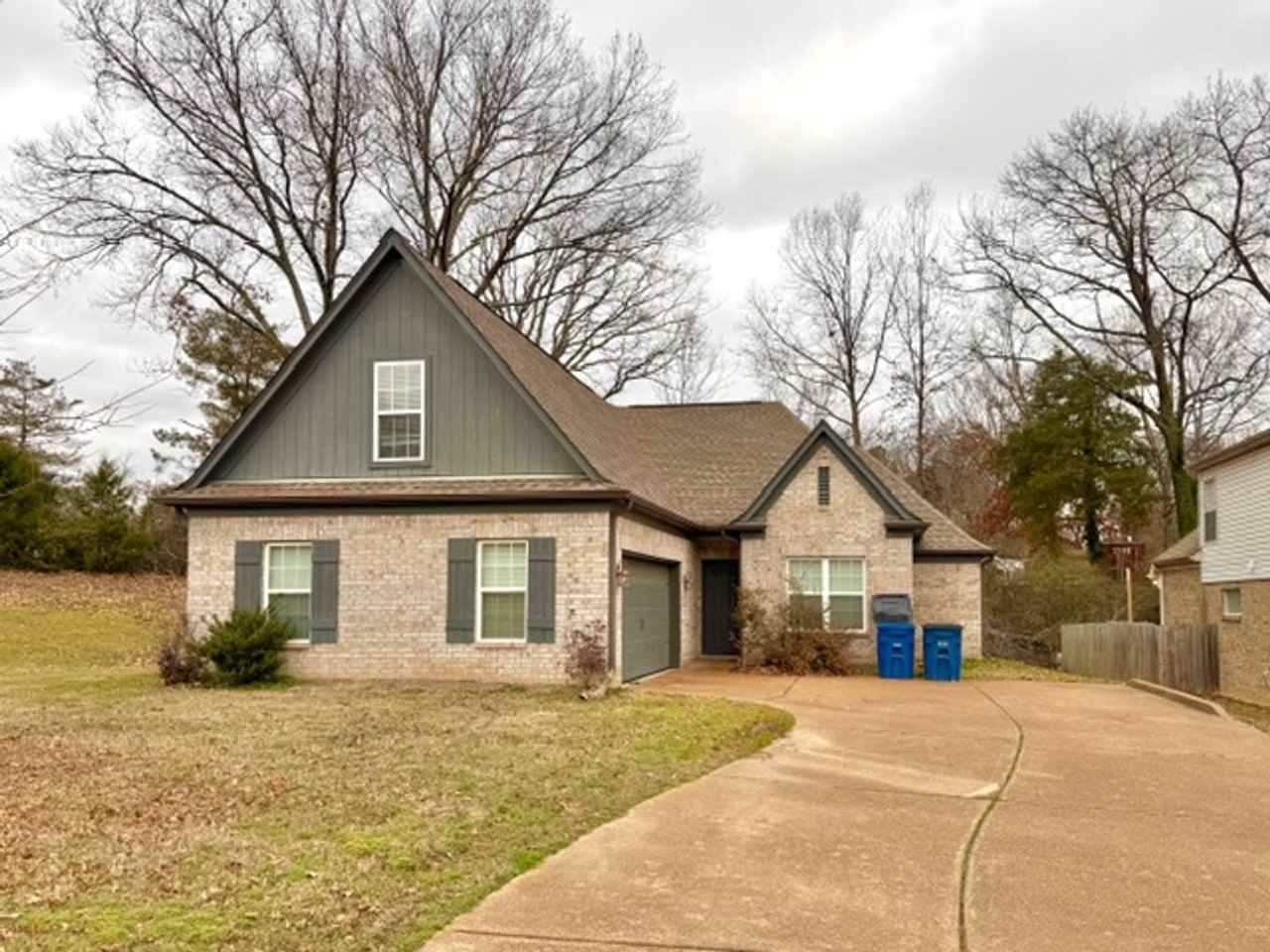 8114 Woodson Dr - Photo 3 of 12