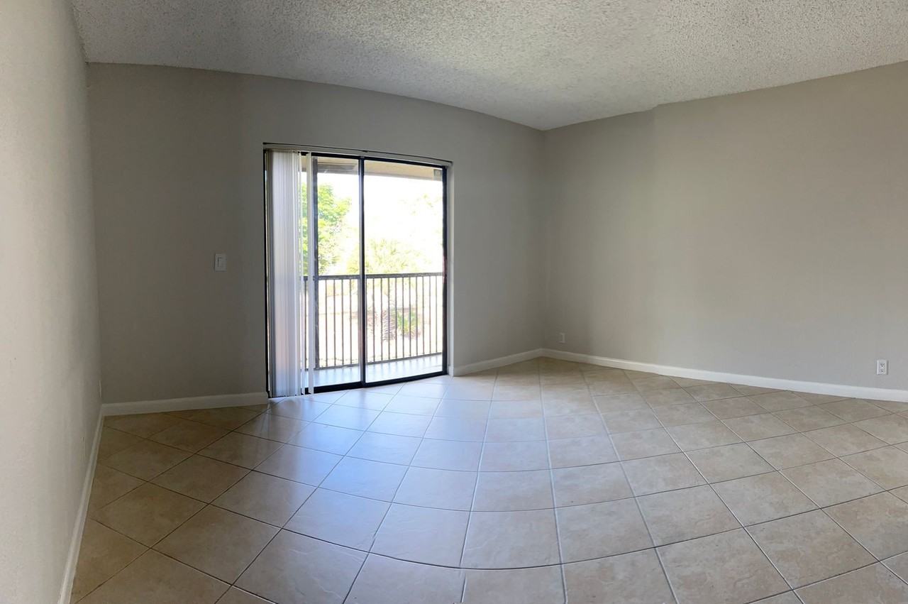 11565 Nw 45th St - Photo 6 of 12