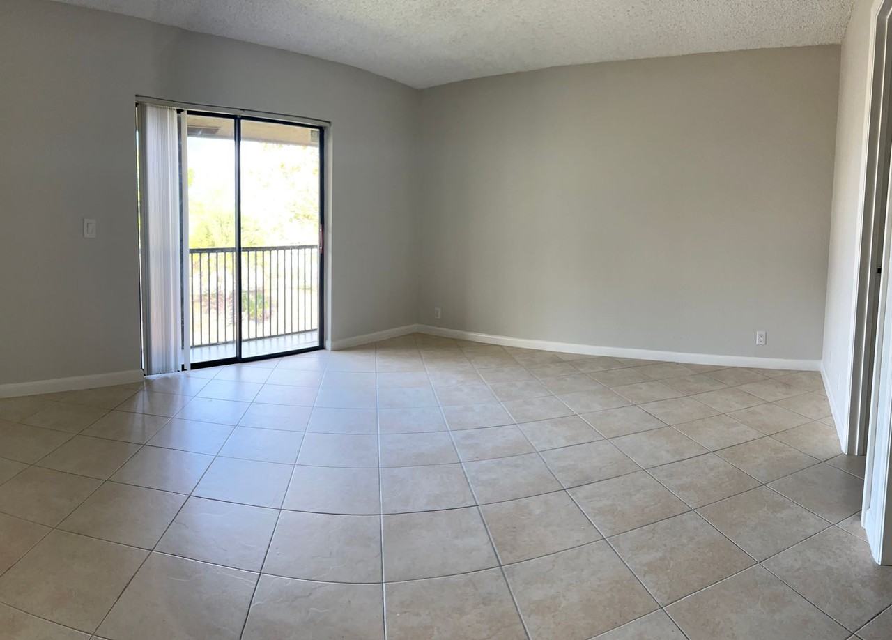 11565 Nw 45th St - Photo 7 of 12