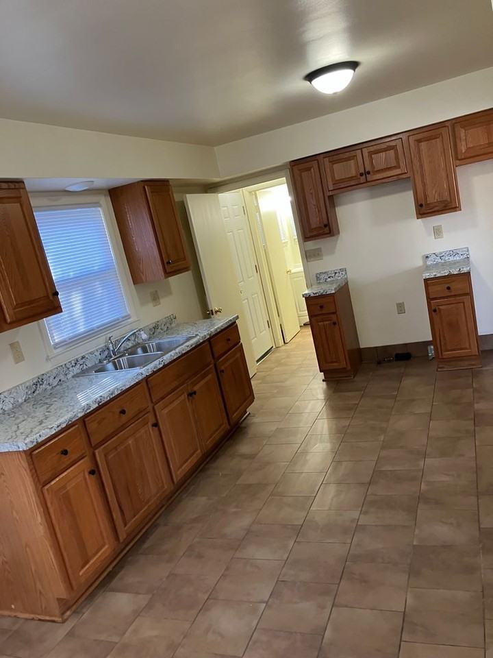 5175 N 69th St - Photo 3 of 8