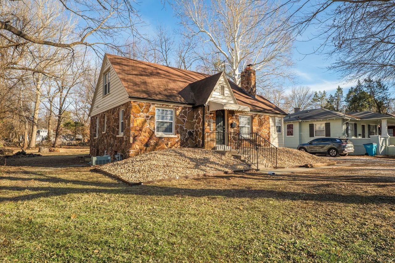 1540 S Campbell Ave - Photo 3 of 29