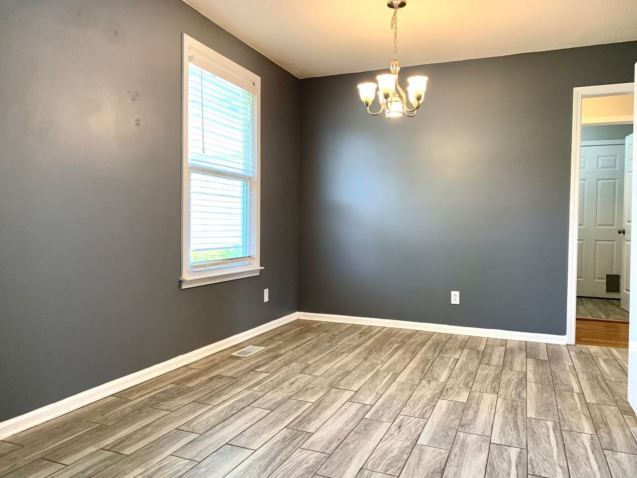 212 Bradley Ct - Photo 5 of 20