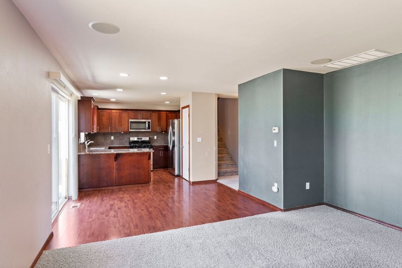 2535 Sw Navigator Loop - Photo 3 of 14