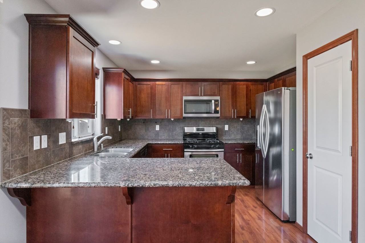 2535 Sw Navigator Loop - Photo 4 of 14