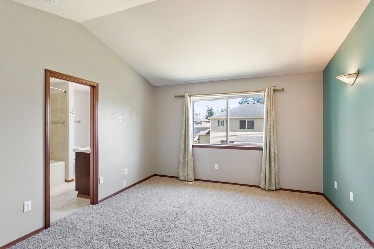 2535 Sw Navigator Loop - Photo 7 of 14