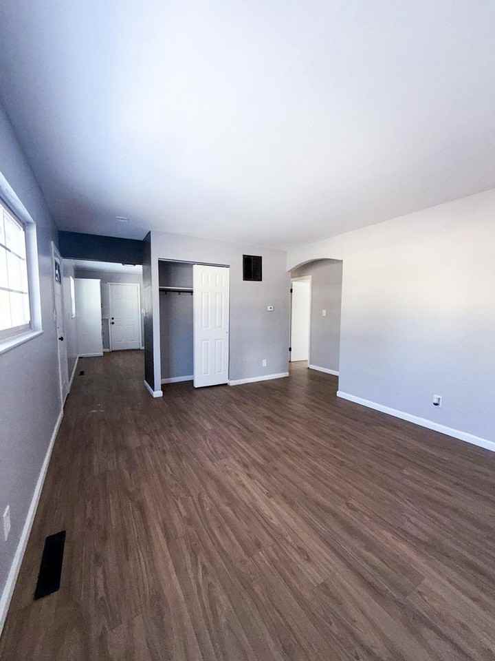 1331 Southfield Dr S - Photo 2 of 16