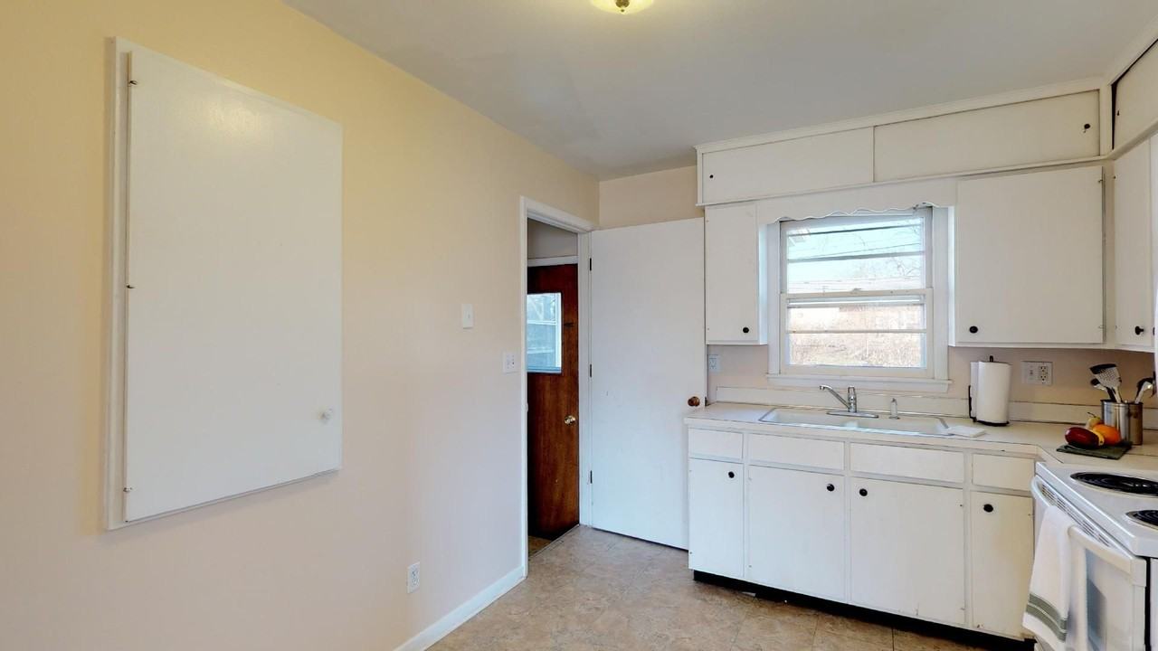 2226 Melrose Ave - Photo 6 of 16