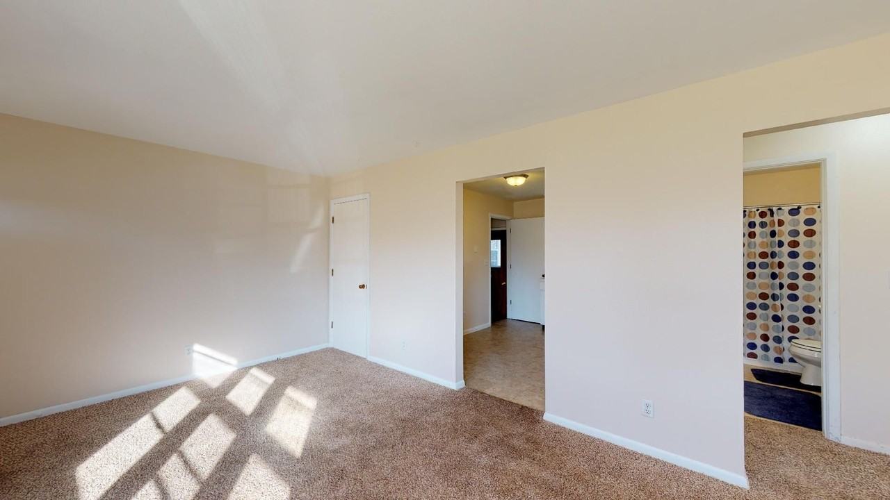 2226 Melrose Ave - Photo 7 of 16