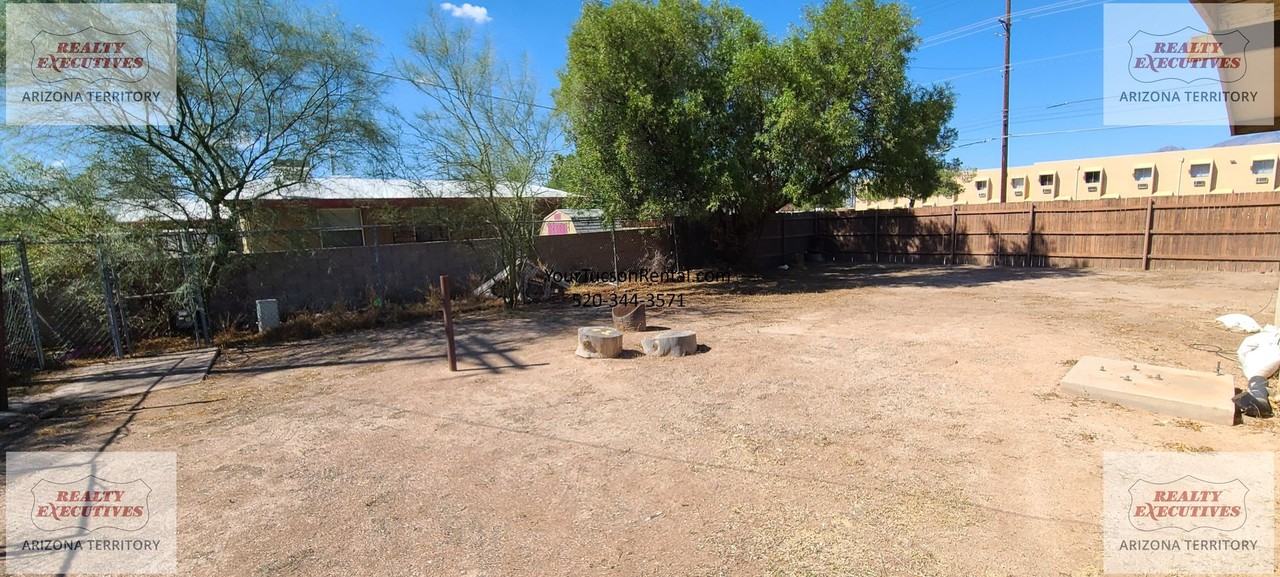 1902 S Farwell Ave - Photo 5 of 27