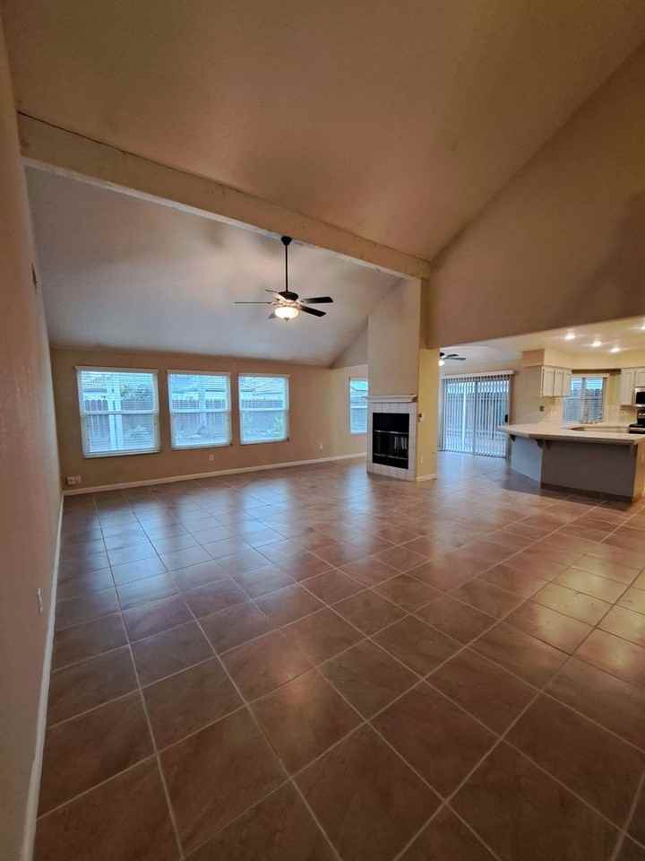 1325 E Portland Ave - Photo 5 of 30