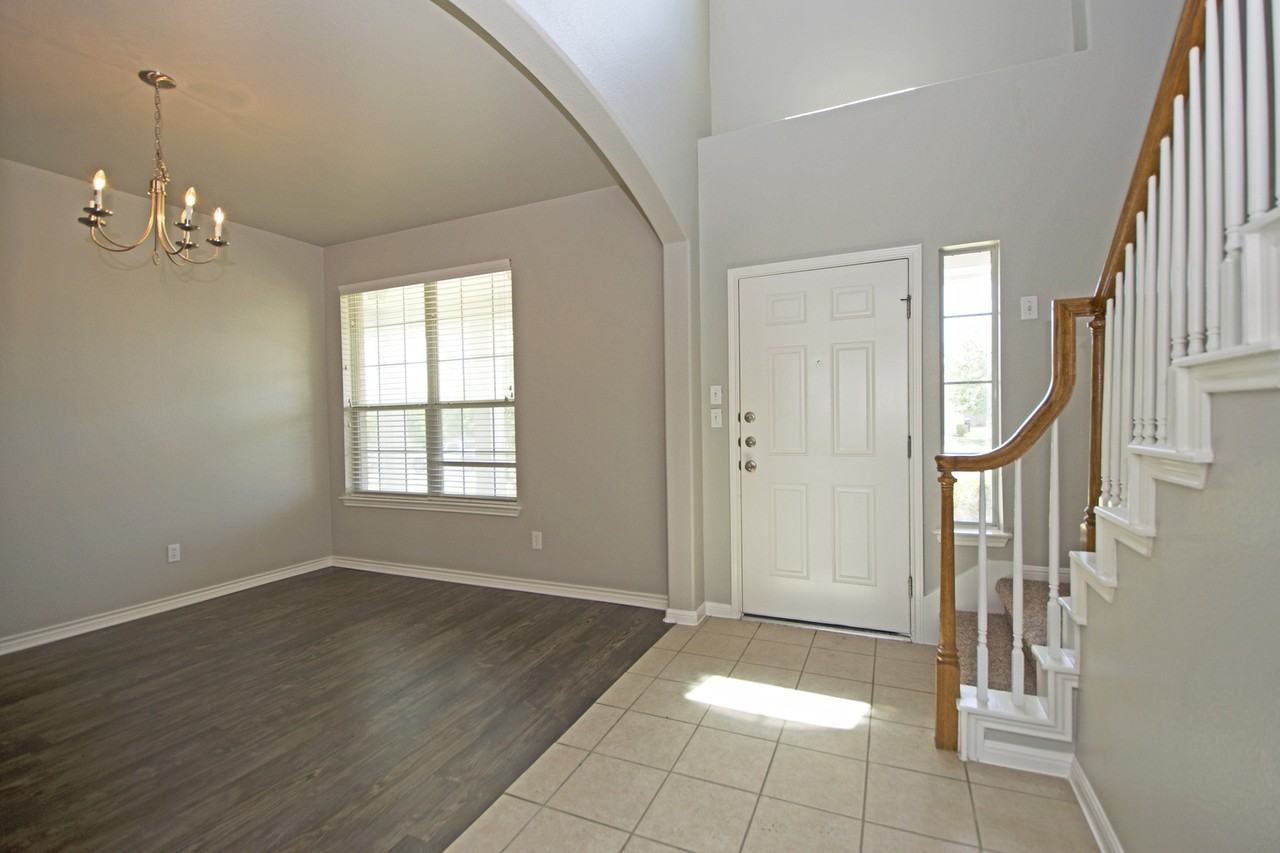 6800 Cromarty Ln - Photo 4 of 44