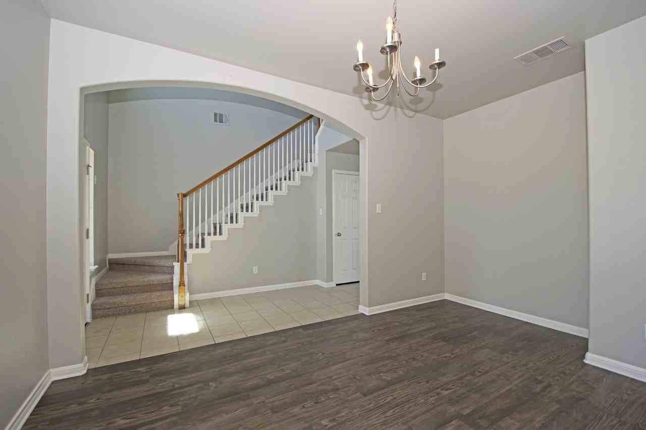 6800 Cromarty Ln - Photo 7 of 44