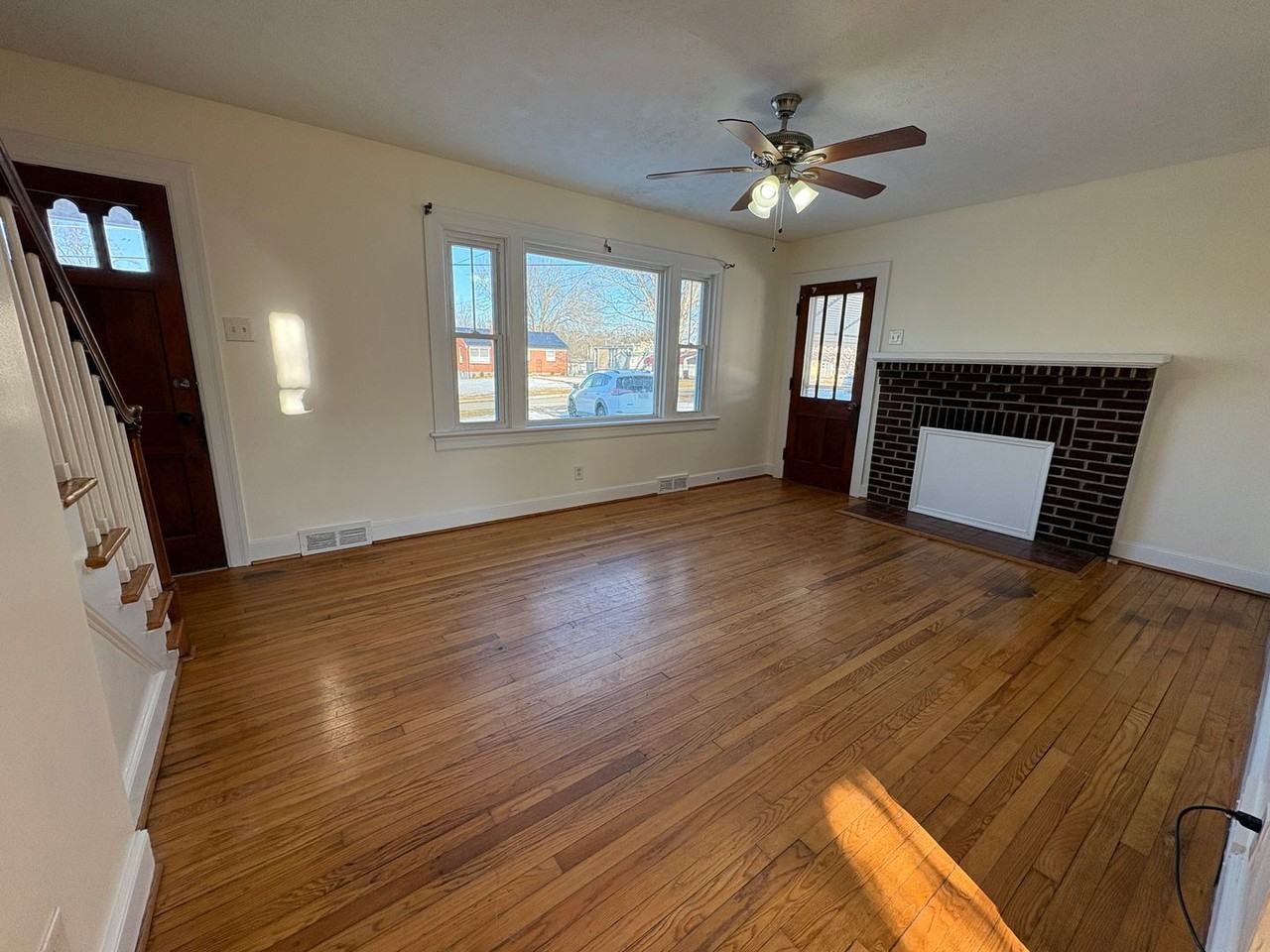 406 Monticello Ave - Photo 2 of 14