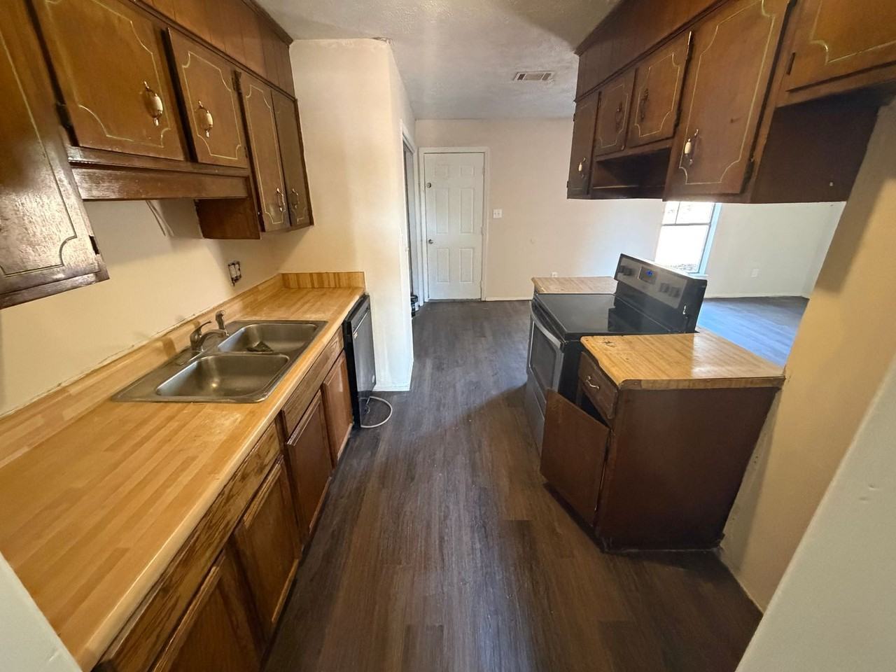 2355 Basswood Dr - Photo 4 of 12