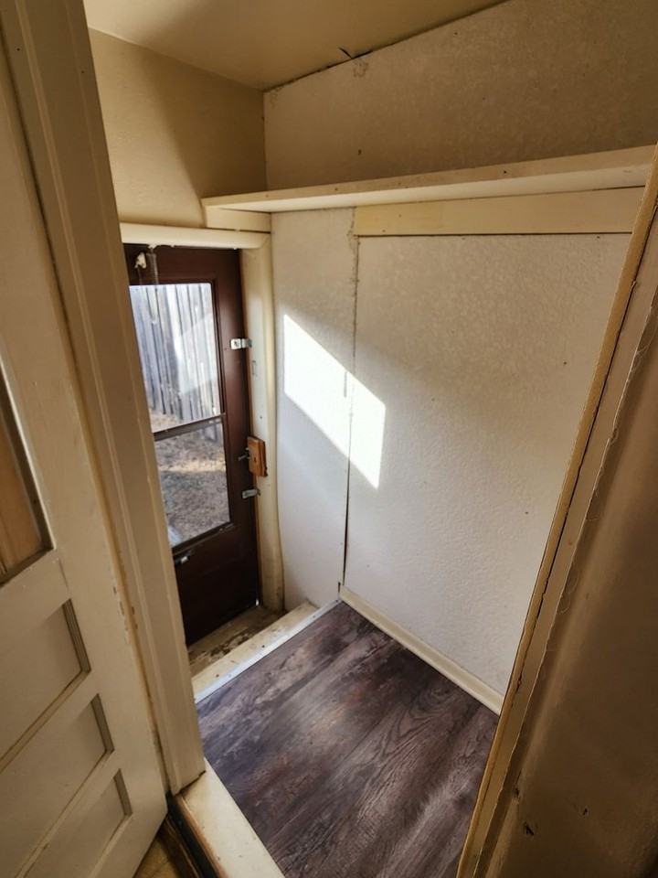 216 E Denver St - Photo 5 of 19