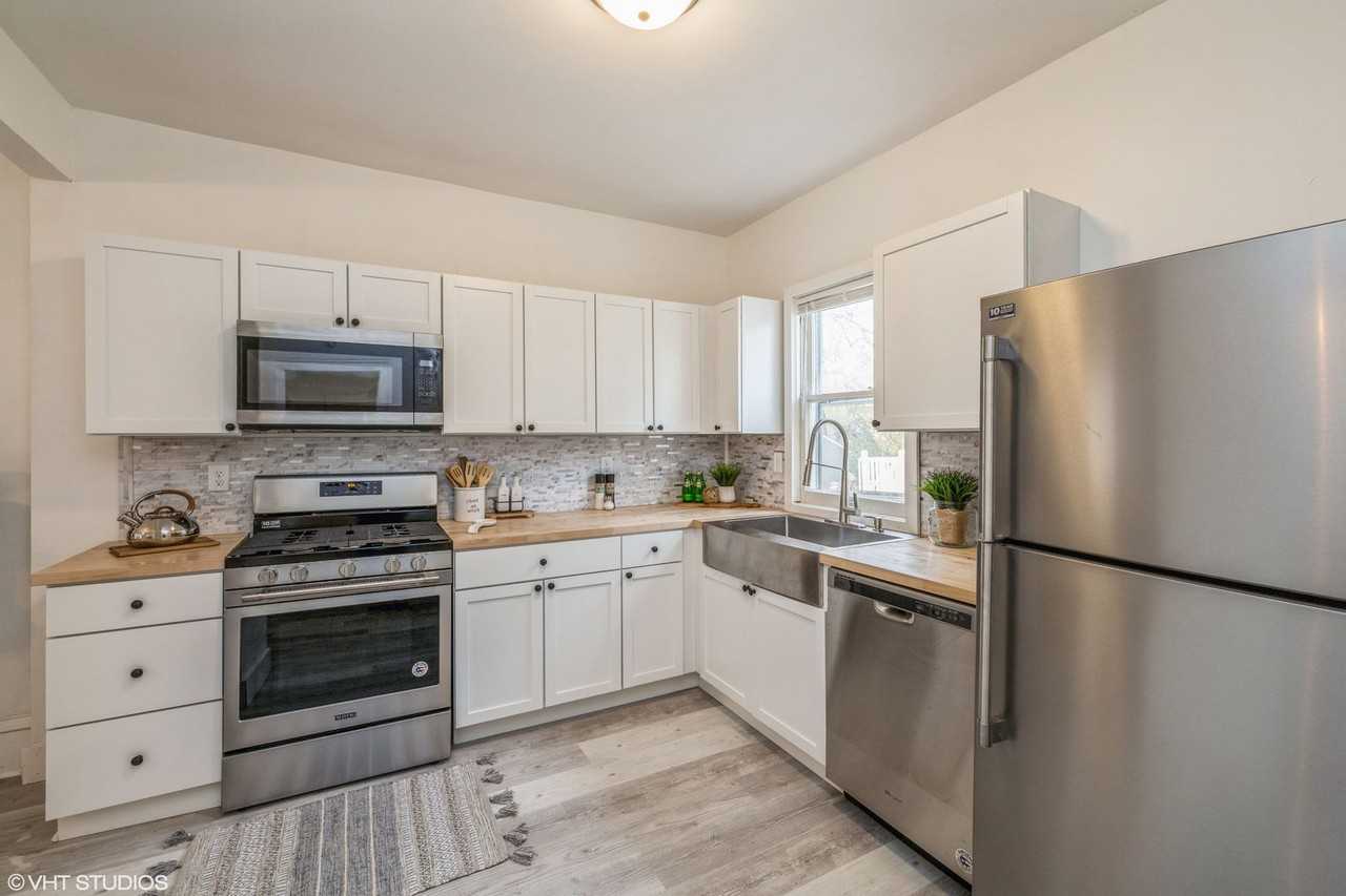 2826 Rutland Ave - Photo 7 of 31