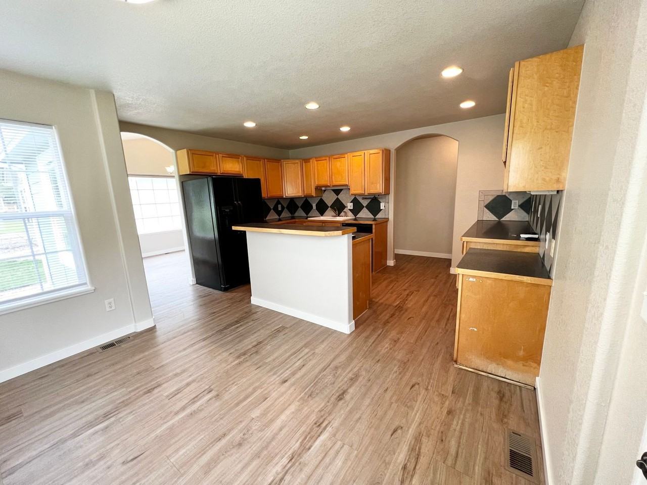 2909 Des Moines Dr - Photo 2 of 15